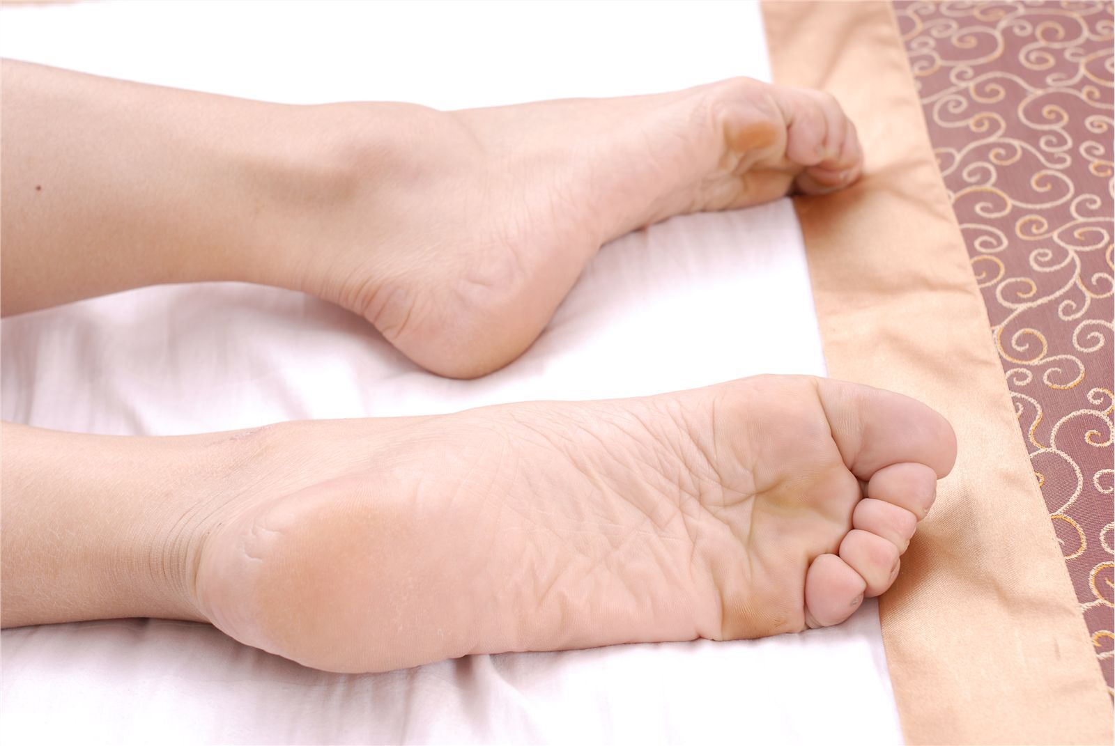 LT088-艾薇裸足图片 国产美女美足丝袜诱惑图片打包下载