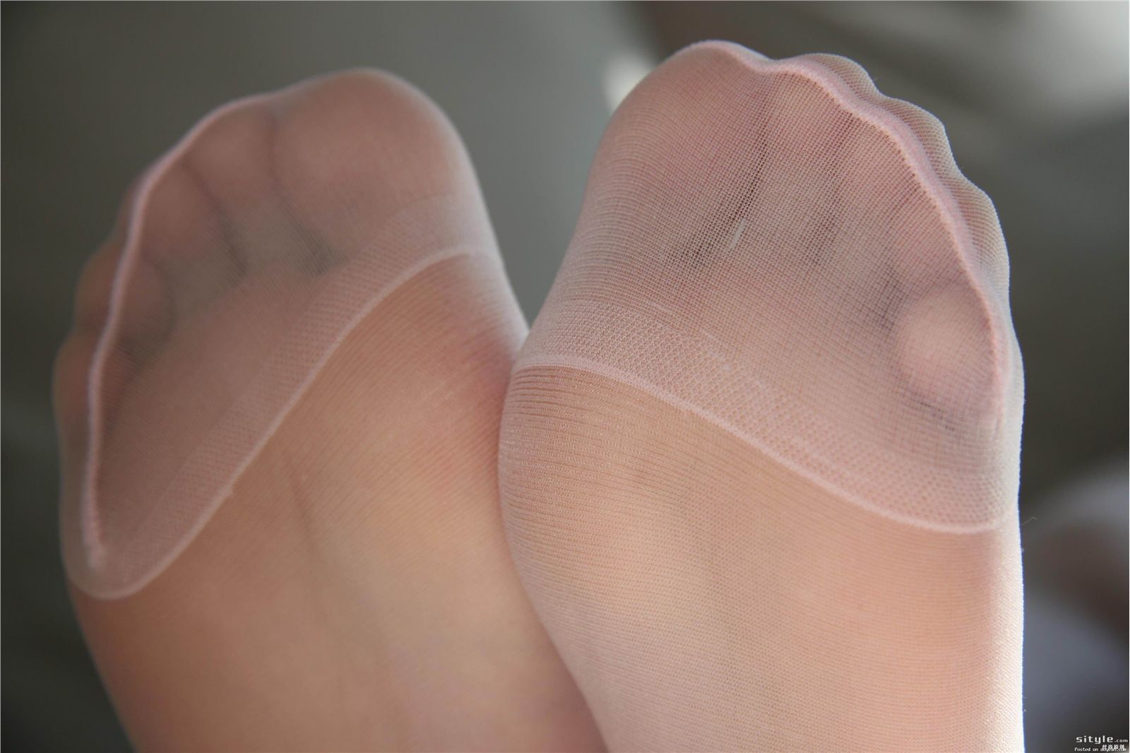 高清丝足特写　爱丝足的朋友们有福了 丝袜美女图片库