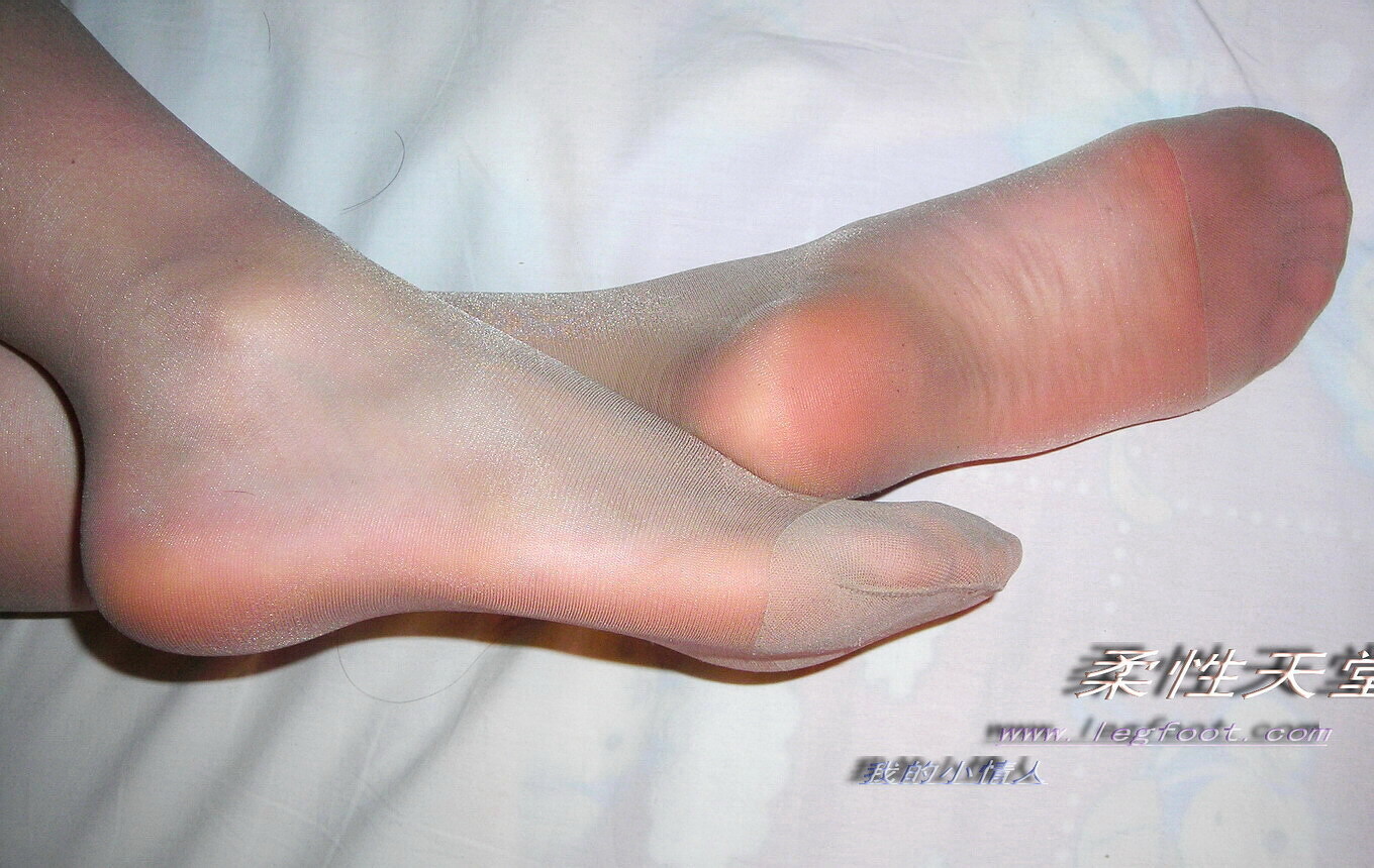 性天堂作品，超薄透明肉丝、粉色蕾 丝内内　美女吊带黑丝与裸