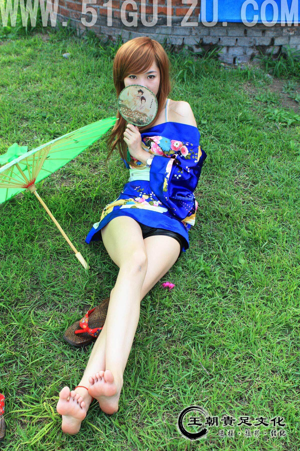 [室外套图]王朝足模最新模特性感写真