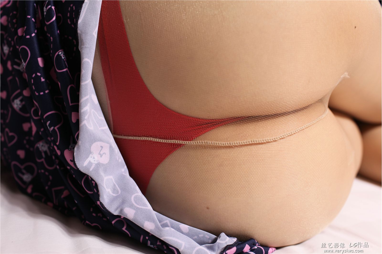 丝艺影像 NO.011 纤腰薄丝百媚生 国产丝袜美女超级高清诱惑写真