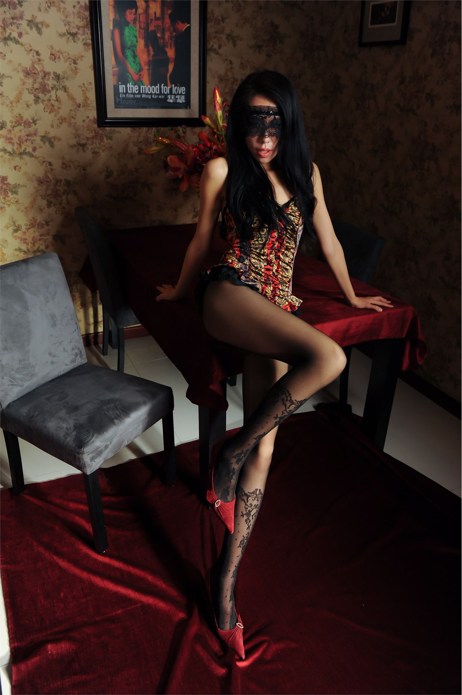 [丝间舞VIP]NO.481 小腿处别致花纹黑丝配华丽束身衣