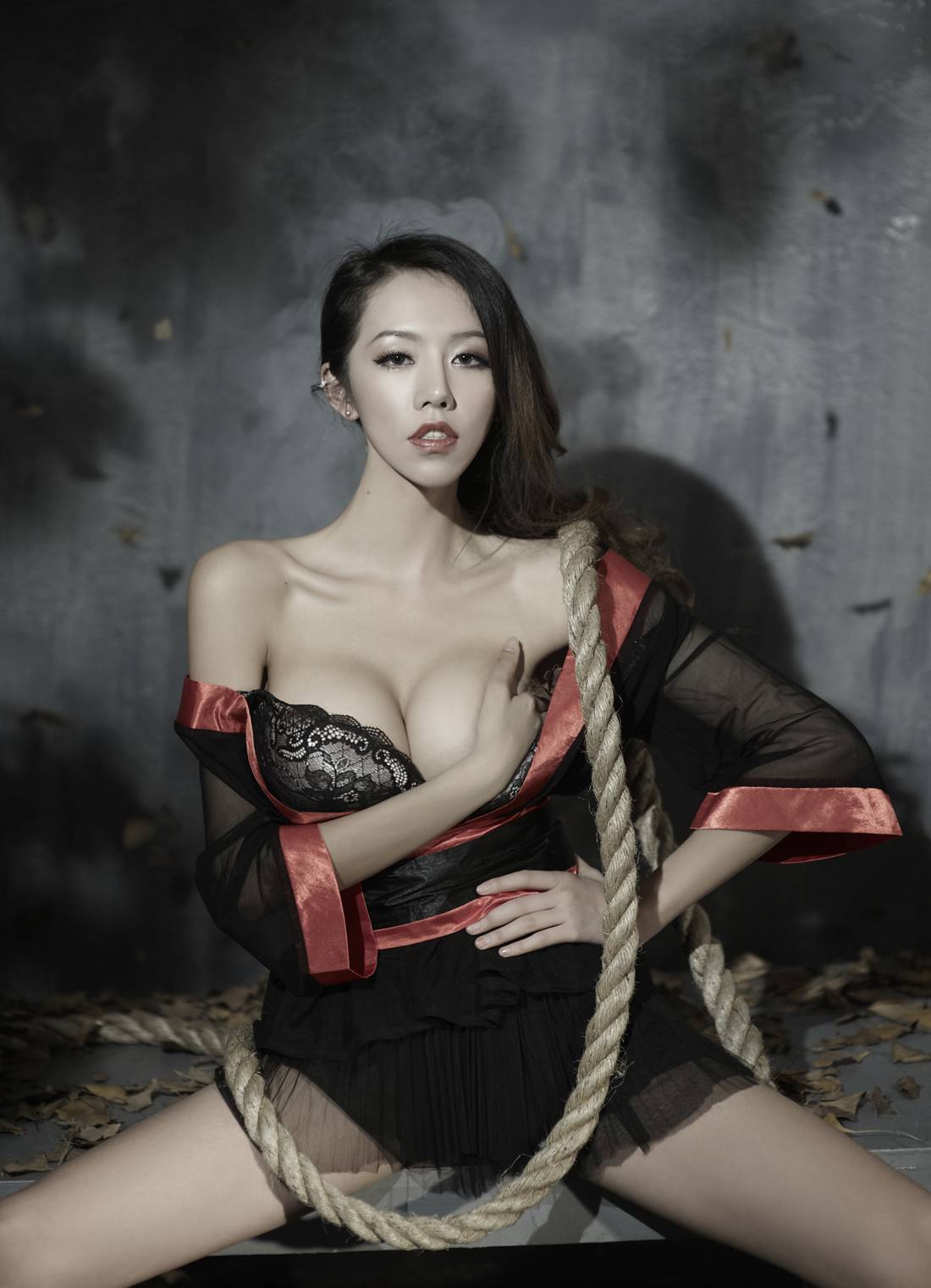 90后性感女大学生破尺度高清写真