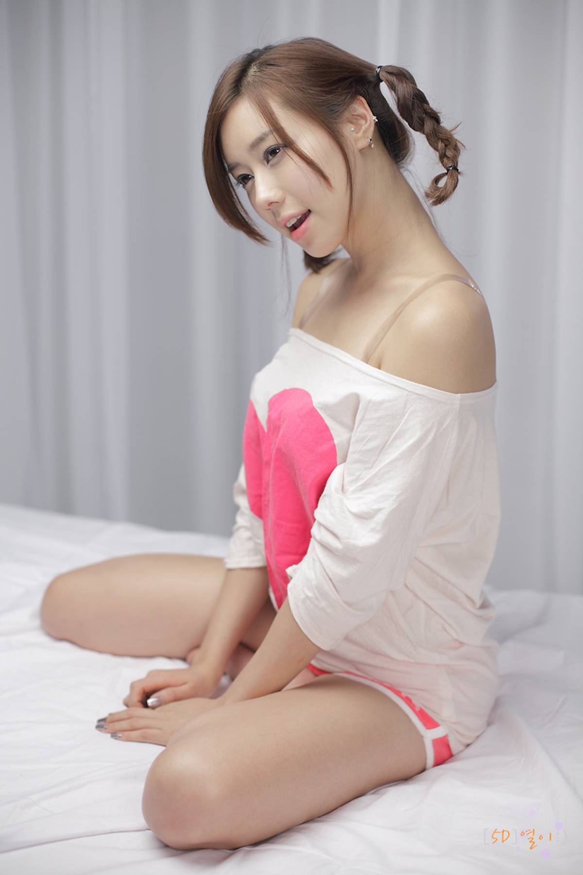 韩国美女车模尹惠熙