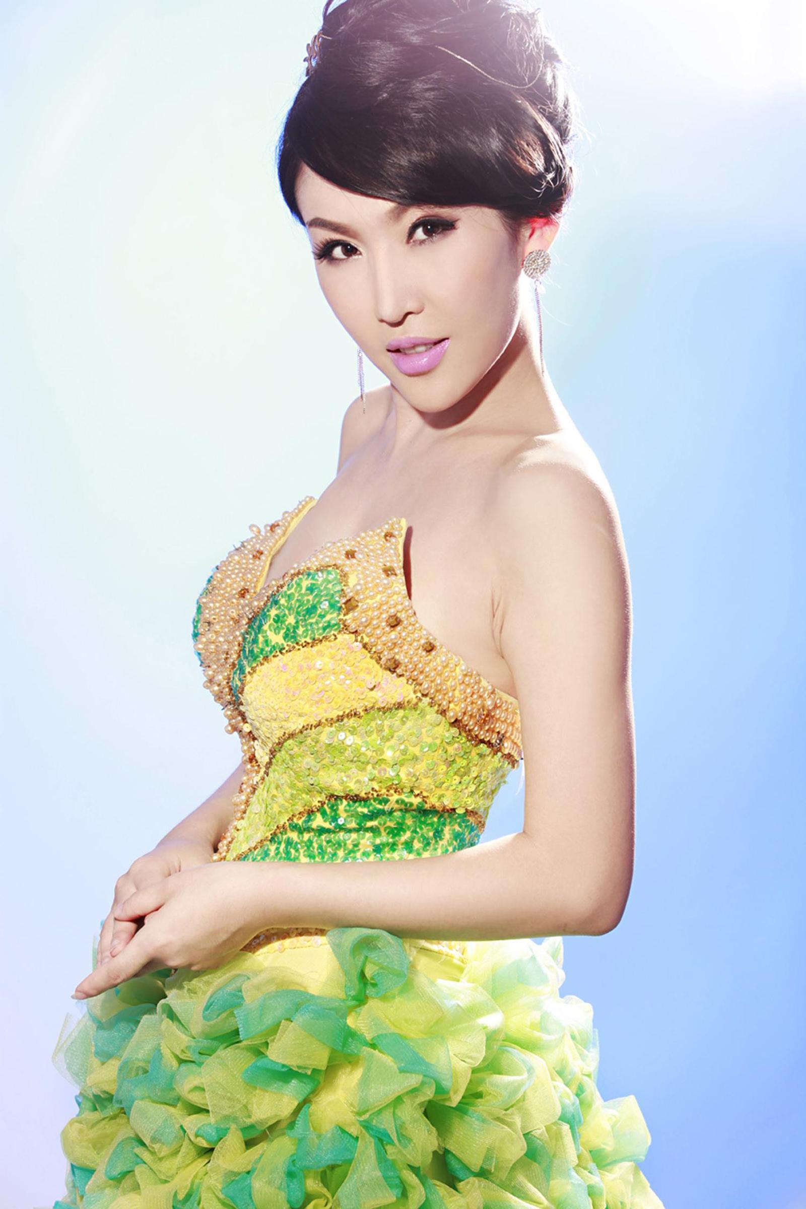 周诗雅 巨幅写真