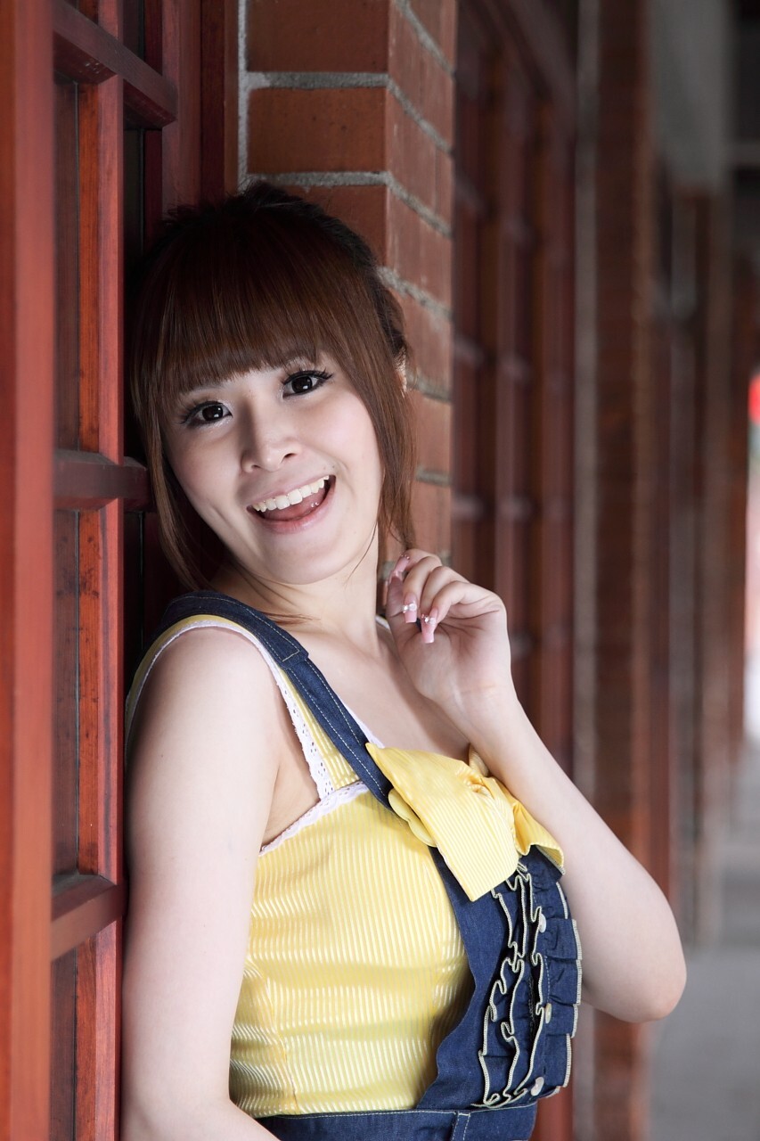 精品美女模特写真之台湾外拍模特白白