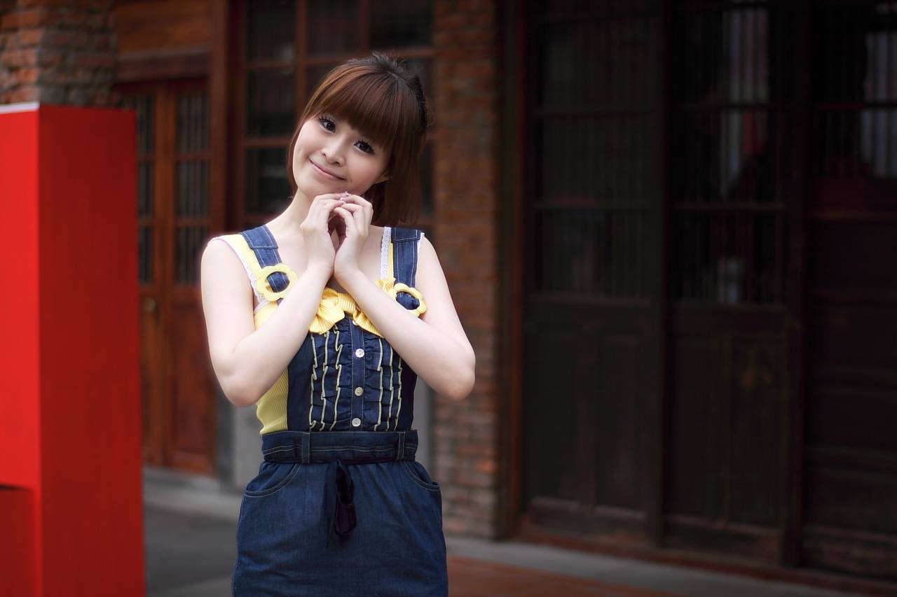 精品美女模特写真之台湾外拍模特白白