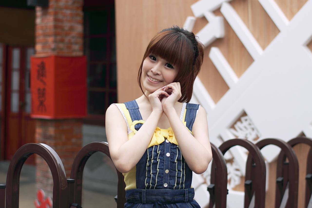 精品美女模特写真之台湾外拍模特白白