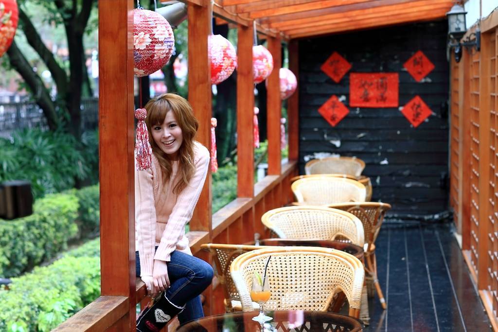 精品美女模特写真之台湾外拍模特白白