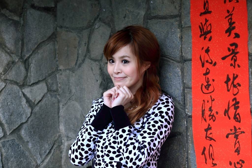 精品美女模特写真之台湾外拍模特白白