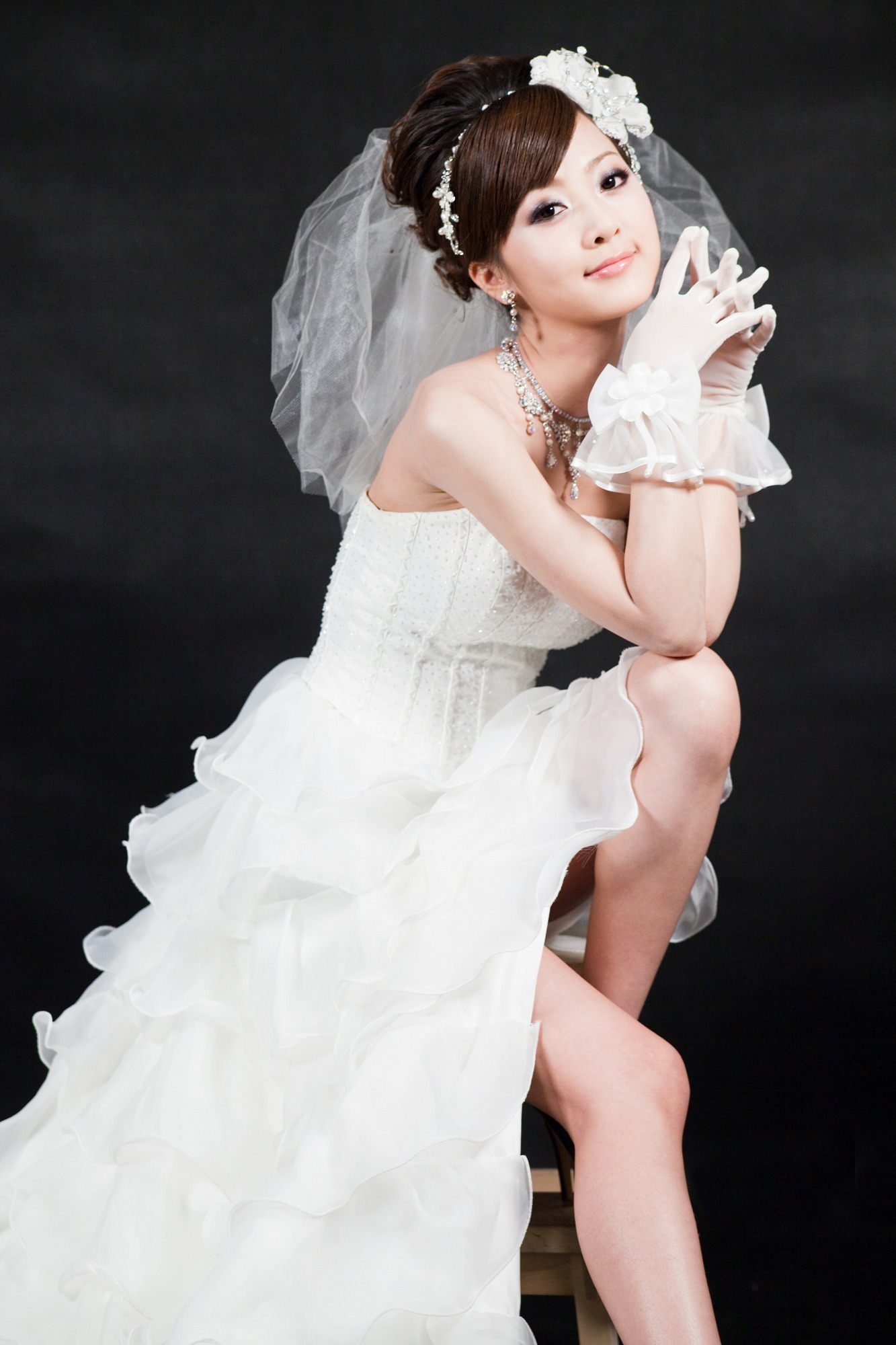 [网络收集] 2013.10.29 可爱美女穿婚纱 白与黑