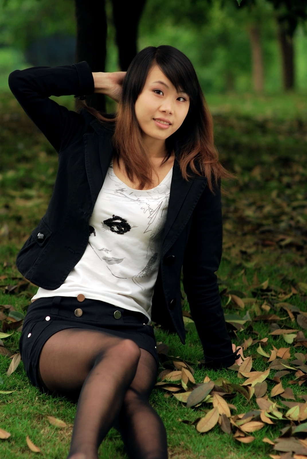 [网络收集] 2013.09.09 超长美腿妹妹黑丝诱人