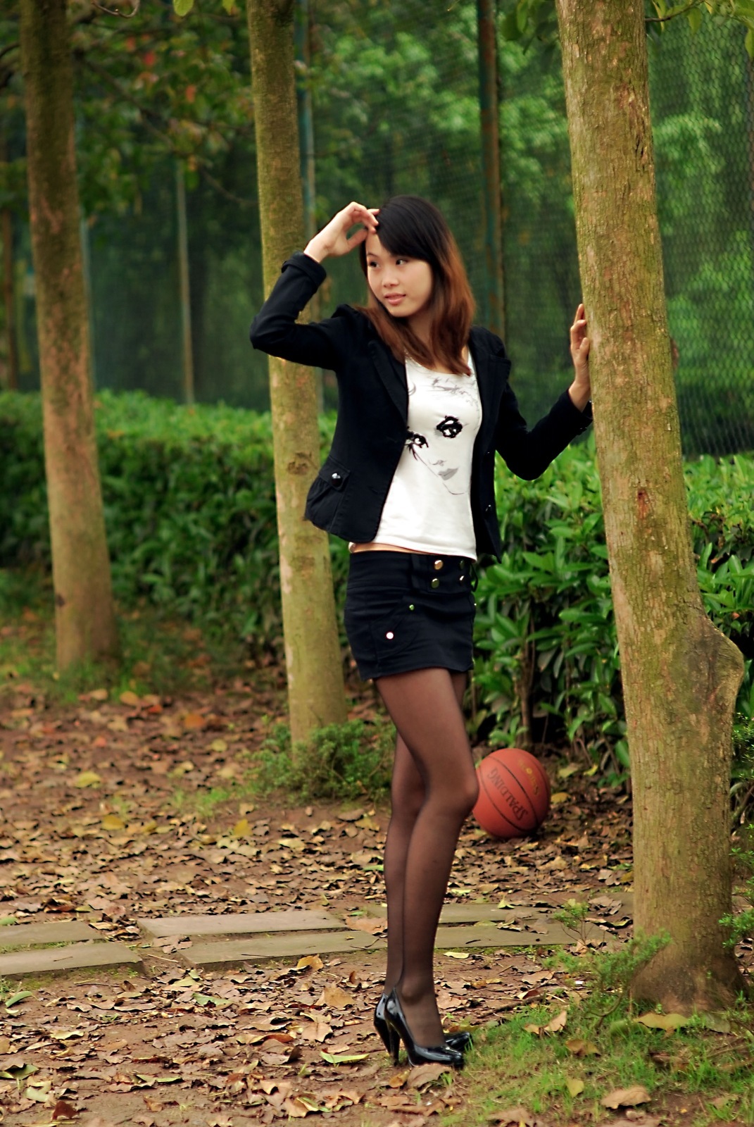 [网络收集] 2013.09.09 超长美腿妹妹黑丝诱人