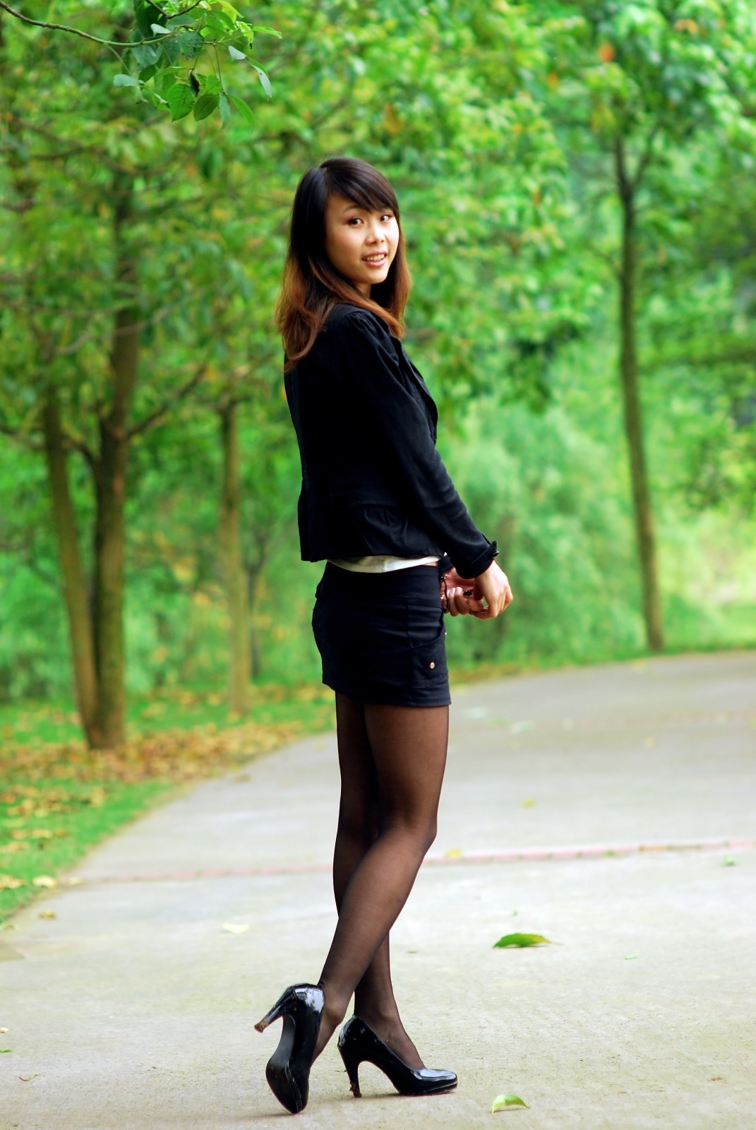 [网络收集] 2013.09.09 超长美腿妹妹黑丝诱人