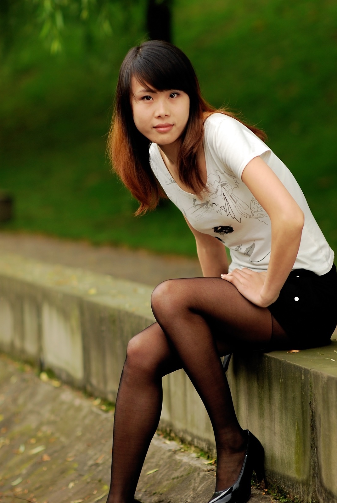 [网络收集] 2013.09.09 超长美腿妹妹黑丝诱人