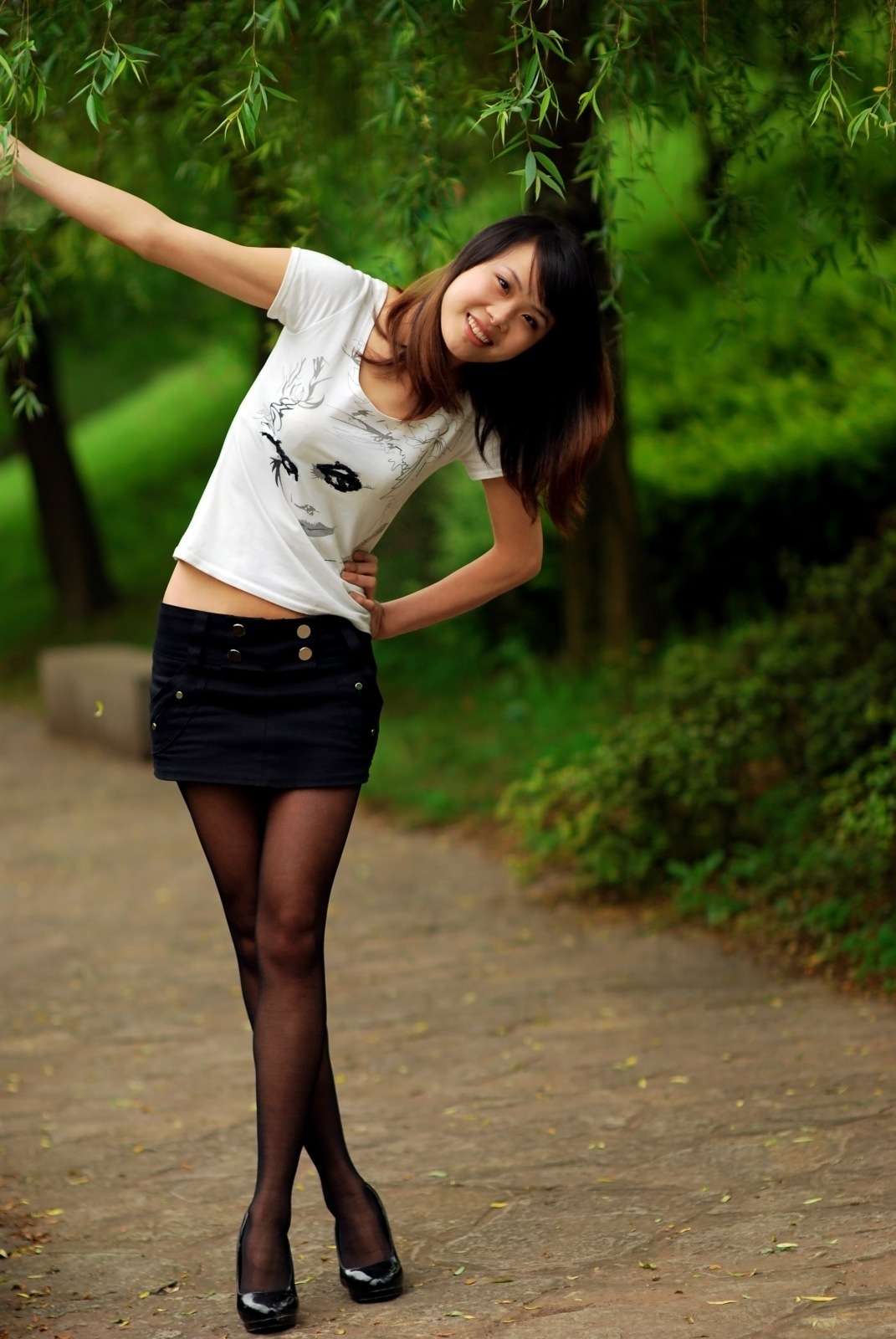 [网络收集] 2013.09.09 超长美腿妹妹黑丝诱人