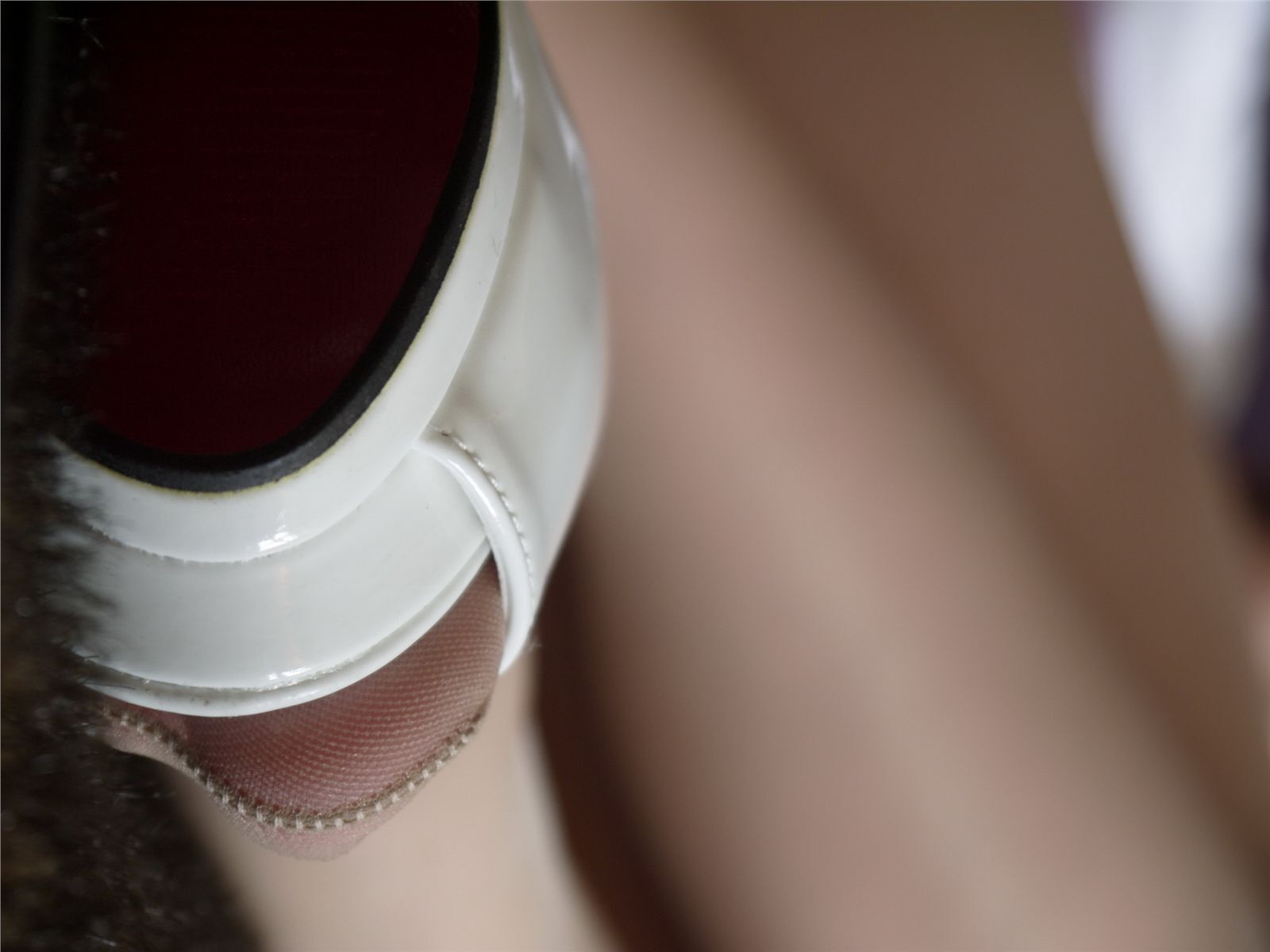 [网络收集] 2013.11.17 细腻肉丝白高跟 很诱人