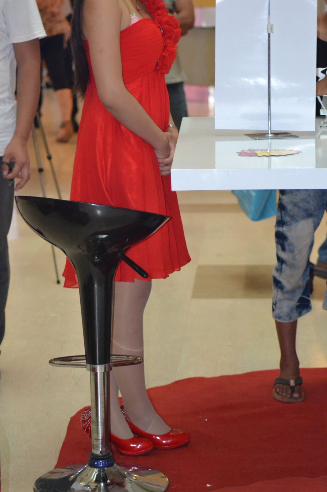 [网络收集] 2013.09.10 红色裙子、红色高跟