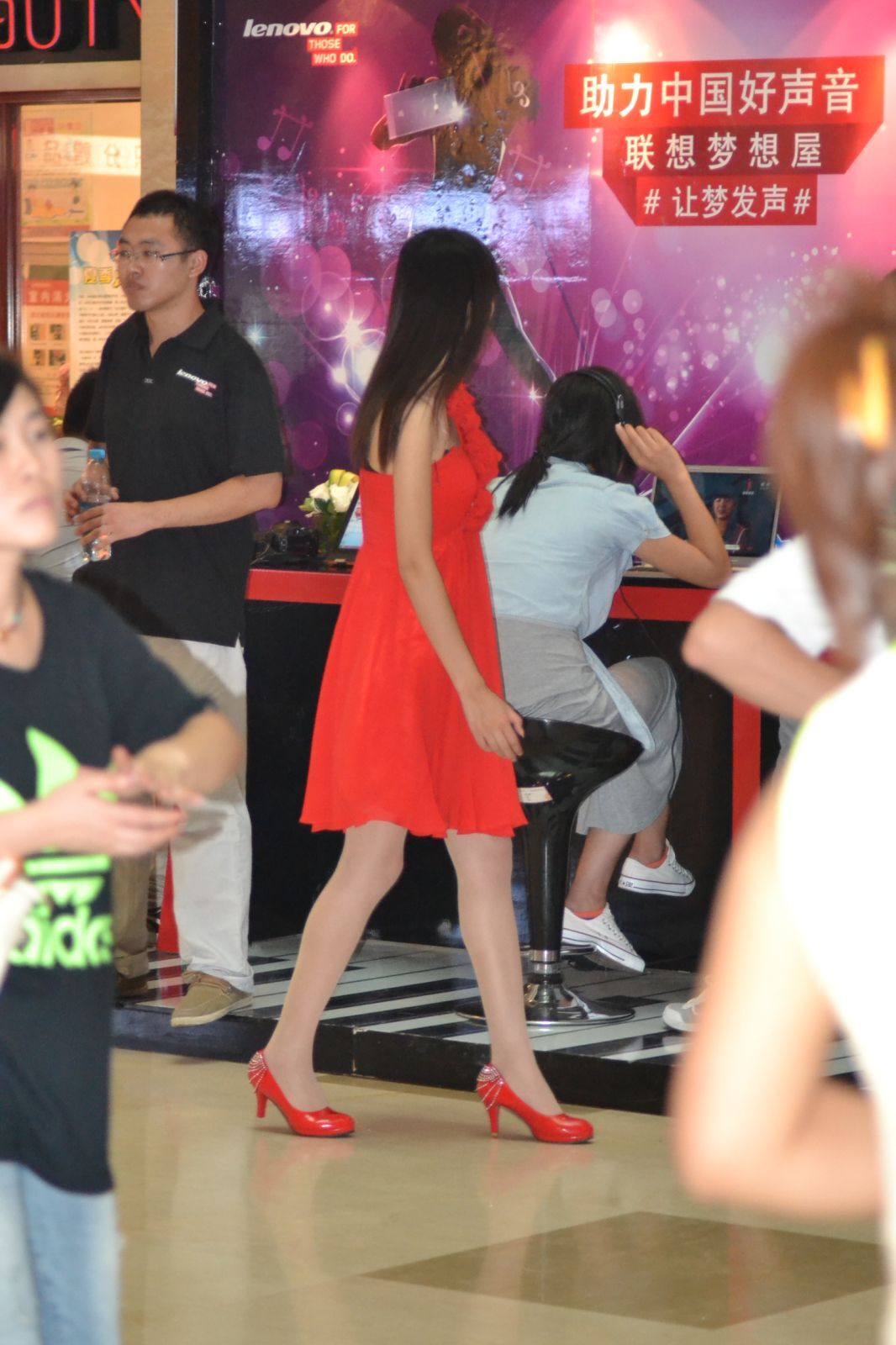 [网络收集] 2013.09.10 红色裙子、红色高跟