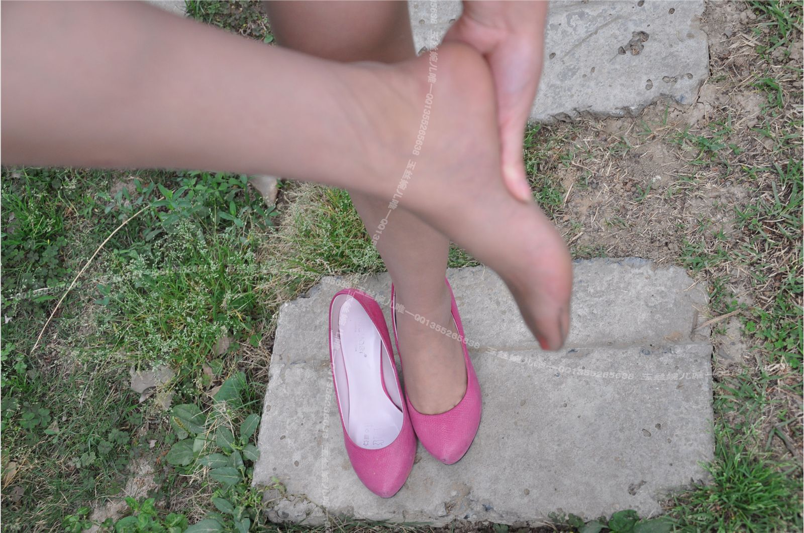 [网络收集] 2013.09.06 玉丝婉儿 湖畔