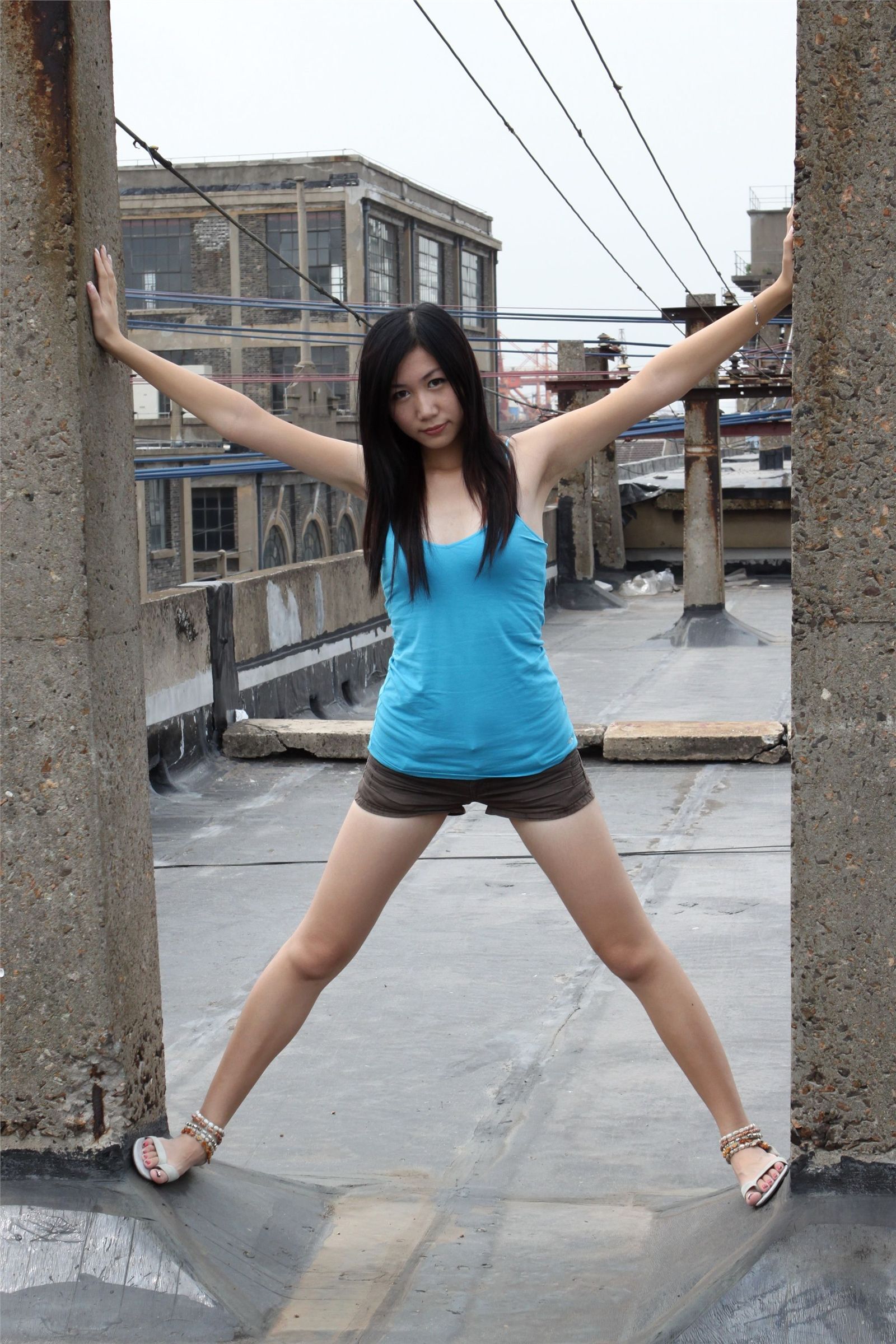 [网络收集] 2013.09.13 美女娇娇 创意园外拍