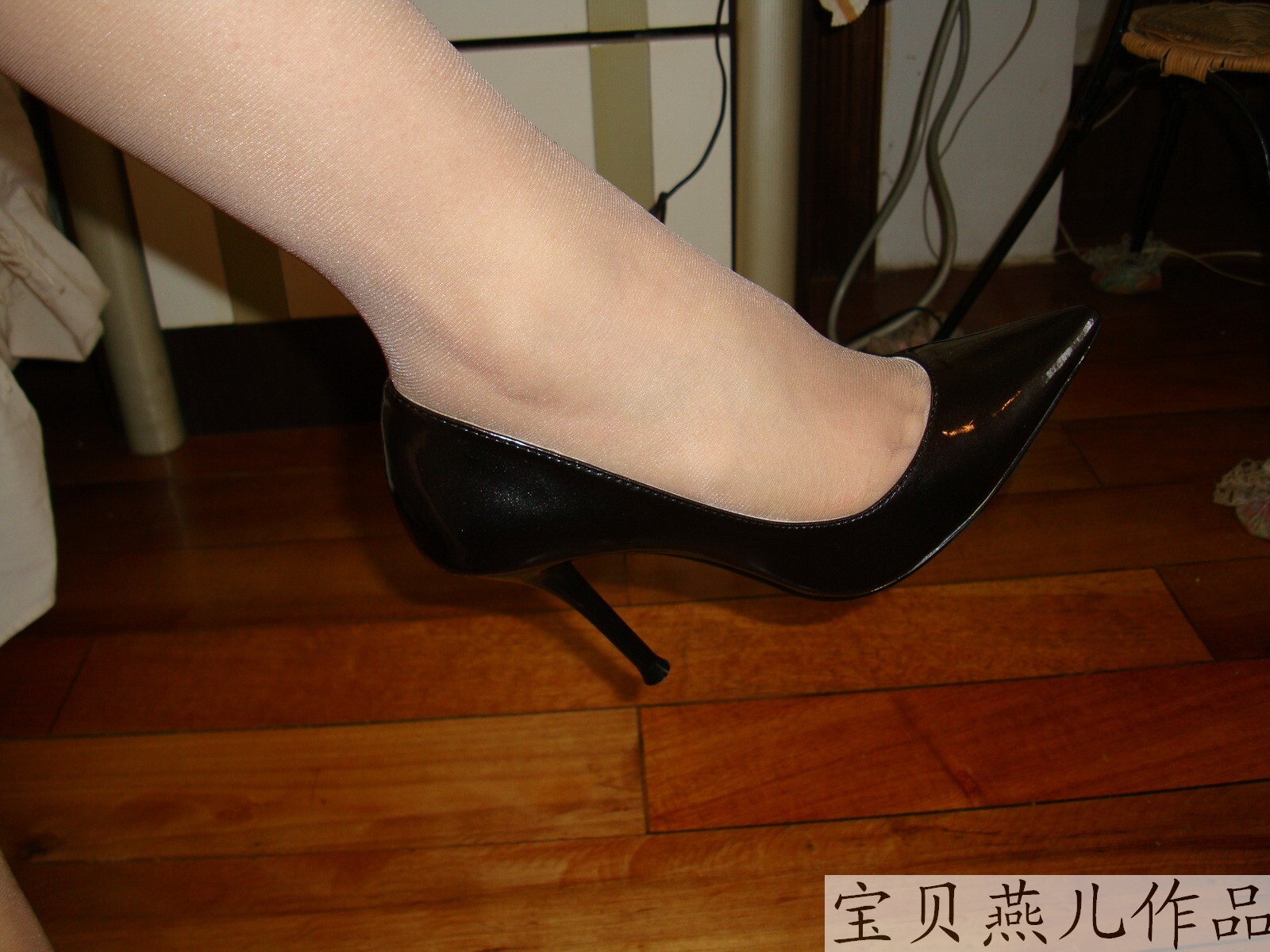 [网络红人]宝贝燕儿 性感开裆肉丝