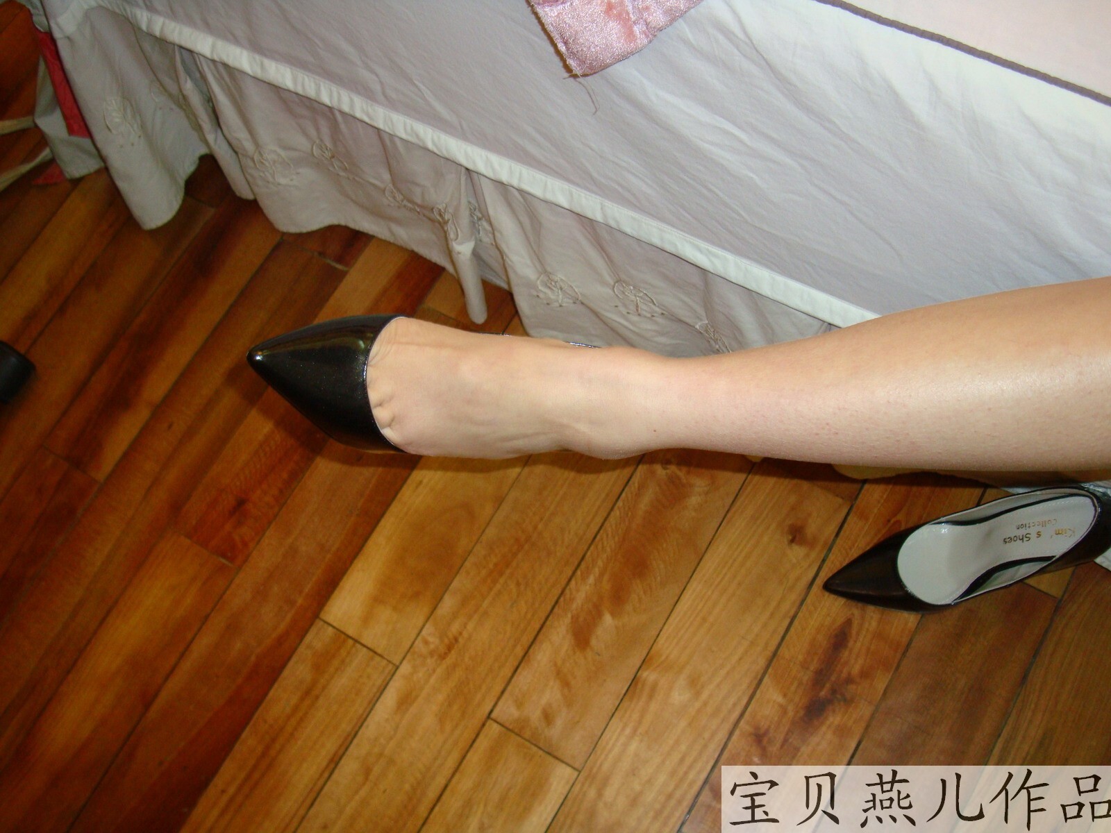 [网络红人]宝贝燕儿 性感开裆肉丝