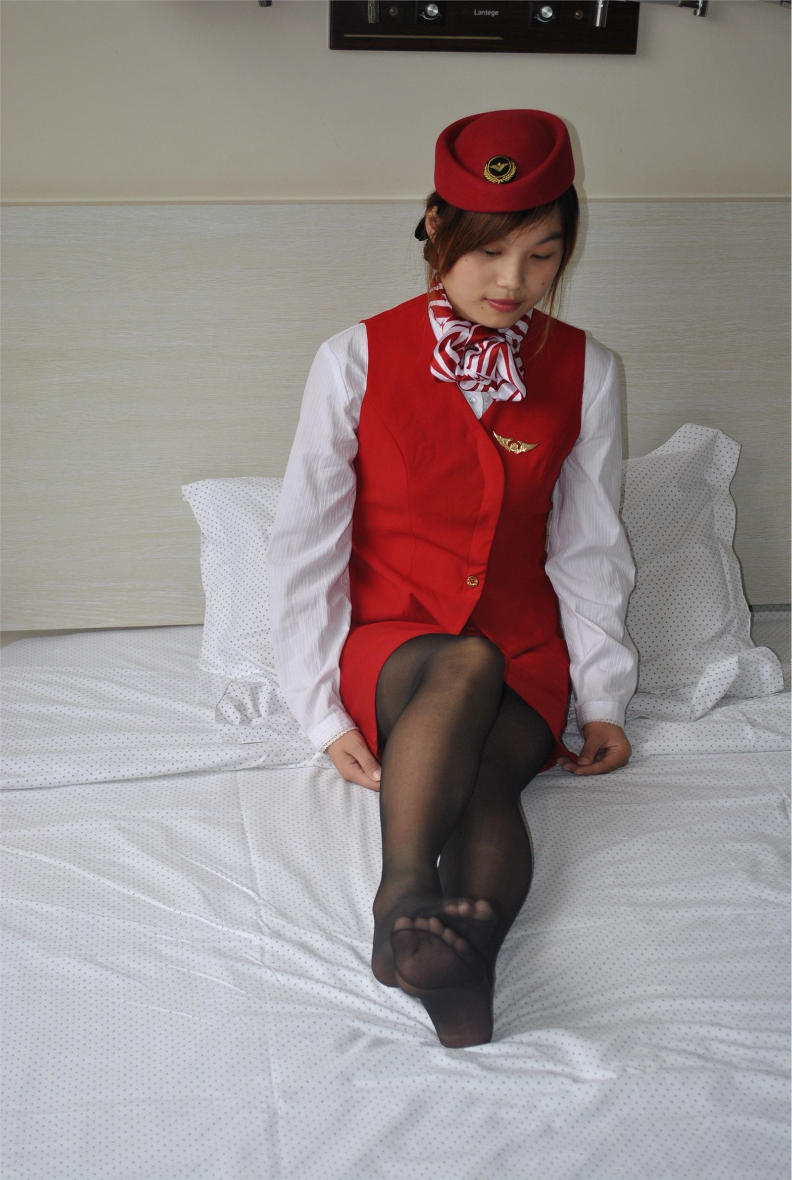 [网络收集] 2013.11.25 宾馆随拍黑丝空姐