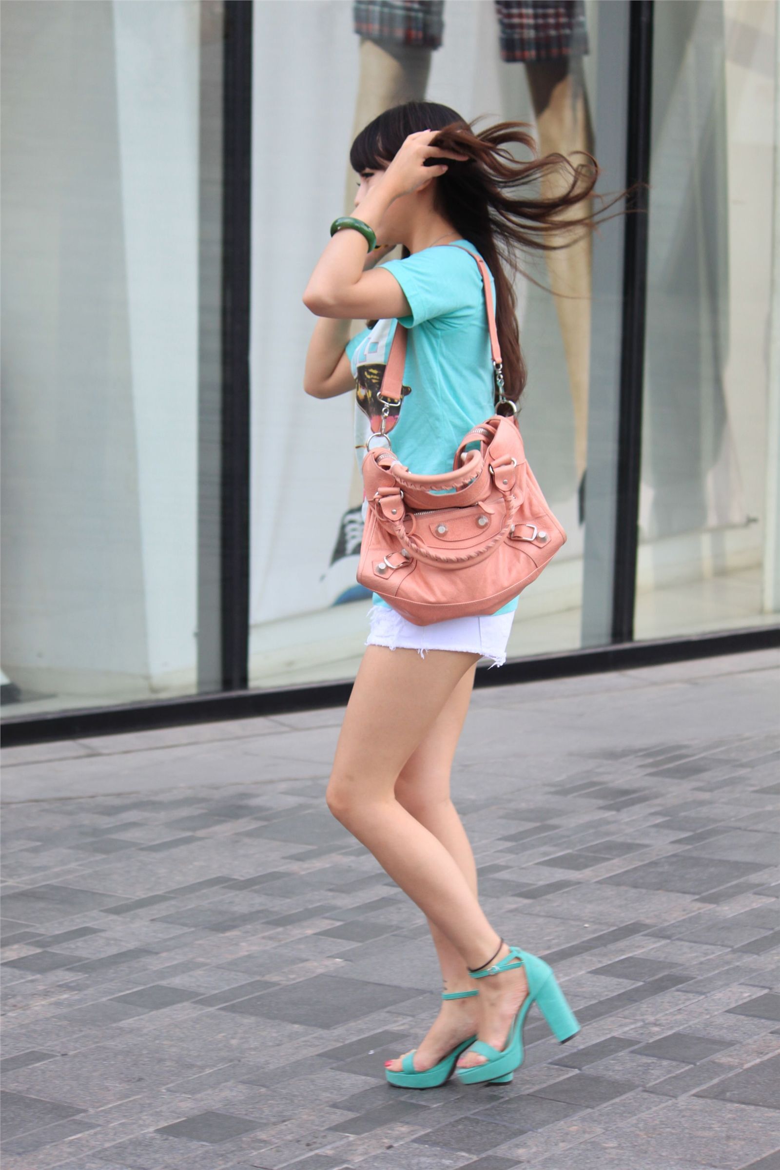 [户外街拍] 2013.11.07 街拍到的绝世靓丽美女