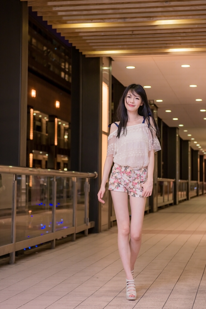 正妹台湾综艺节目助理主持人--蜜儿