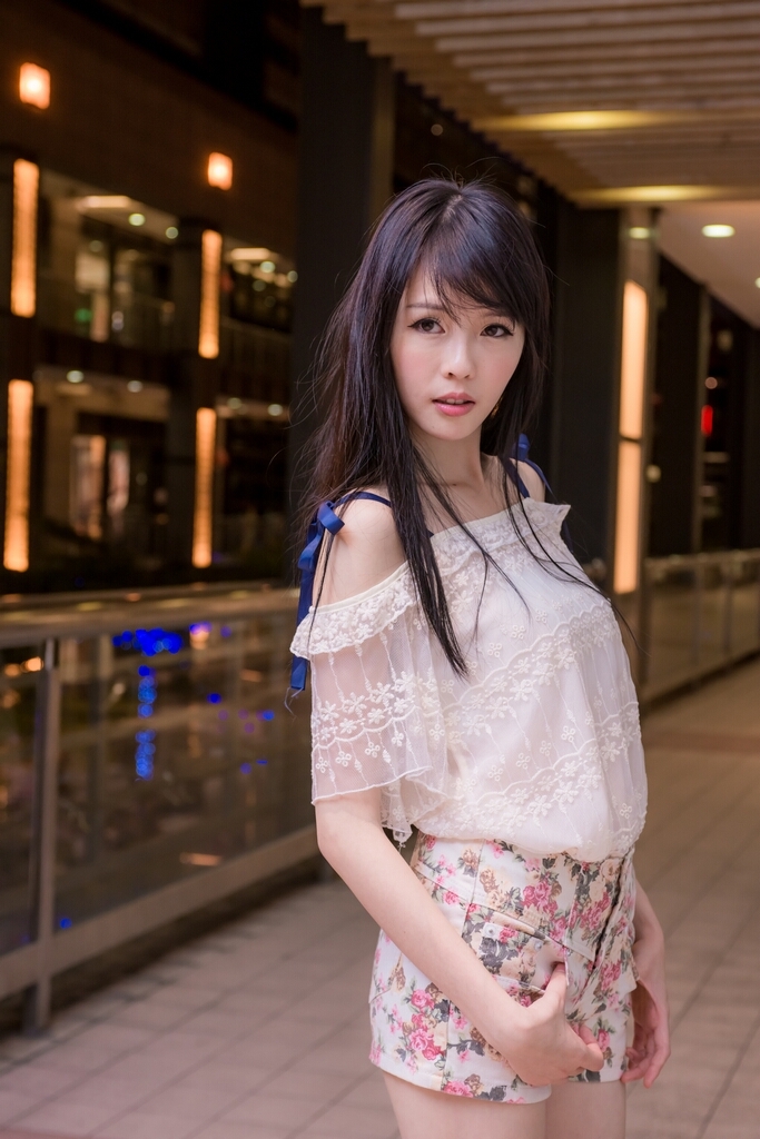 正妹台湾综艺节目助理主持人--蜜儿