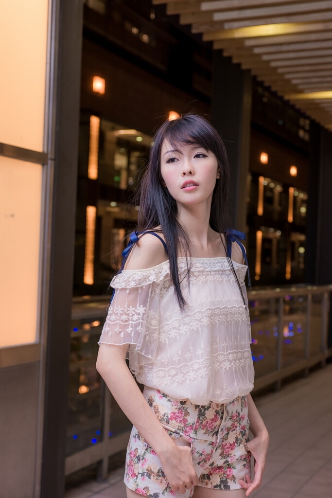 正妹台湾综艺节目助理主持人--蜜儿