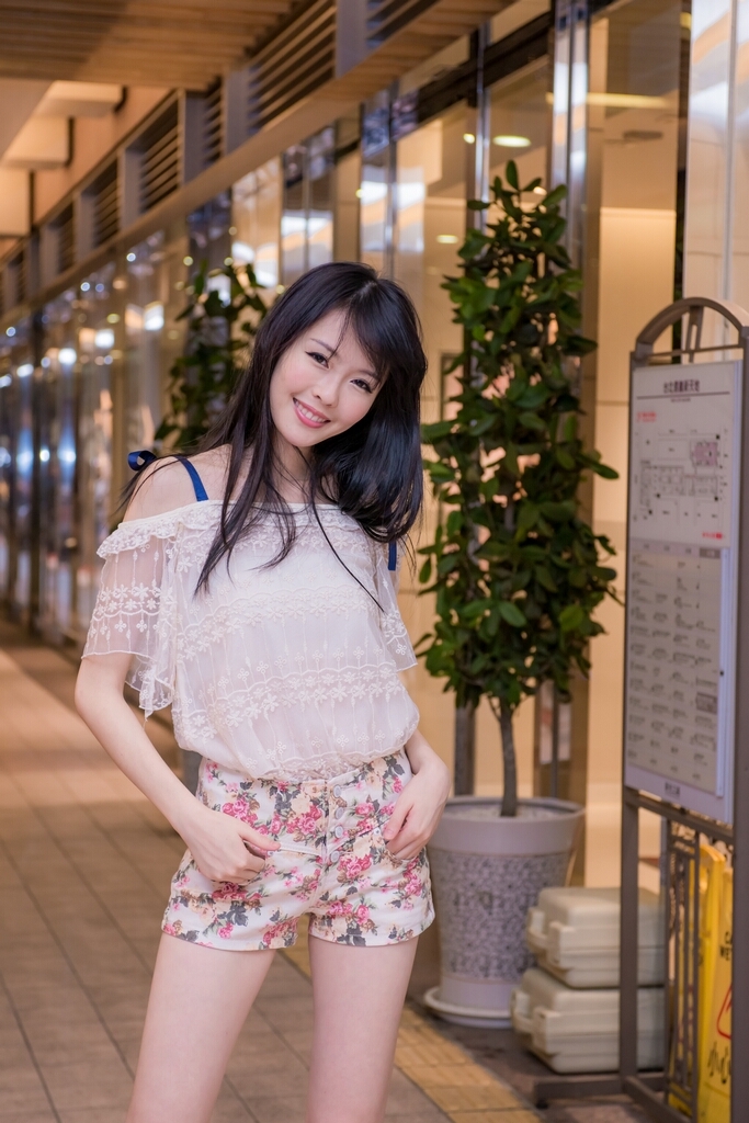 正妹台湾综艺节目助理主持人--蜜儿