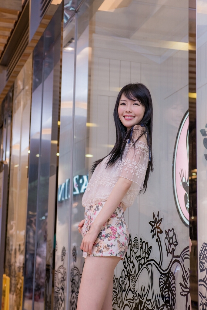 正妹台湾综艺节目助理主持人--蜜儿