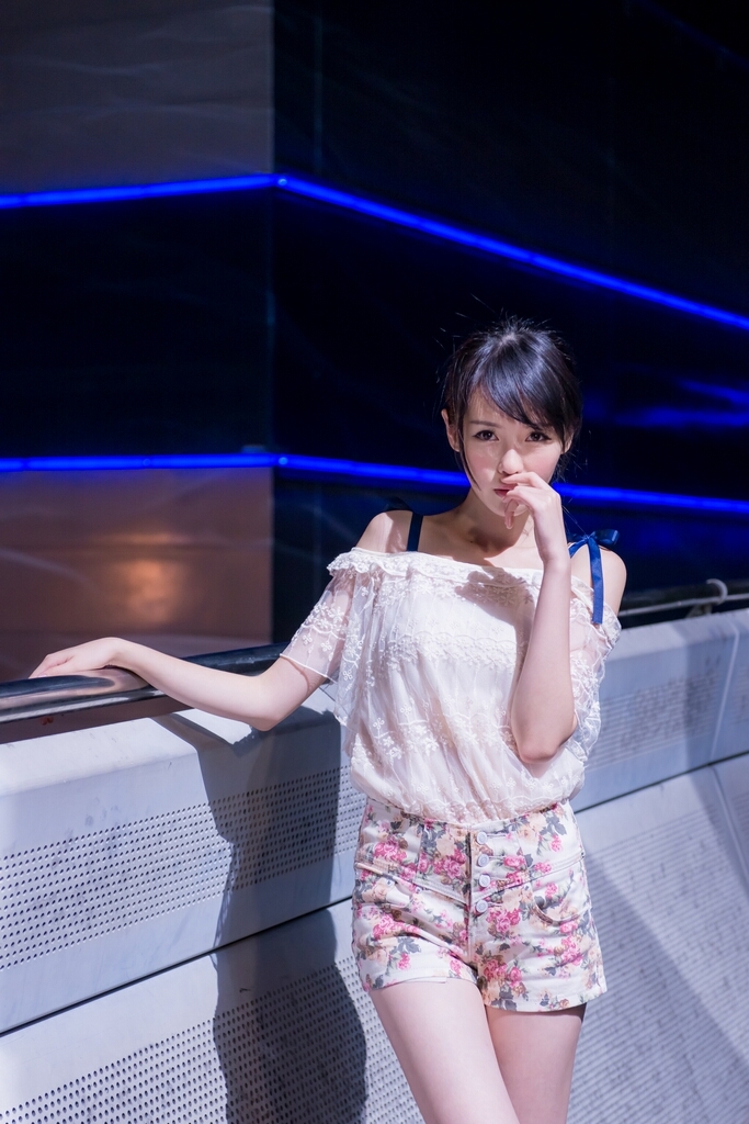 正妹台湾综艺节目助理主持人--蜜儿