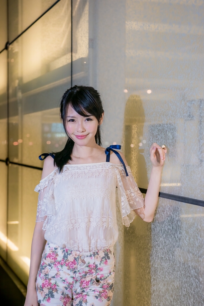 正妹台湾综艺节目助理主持人--蜜儿