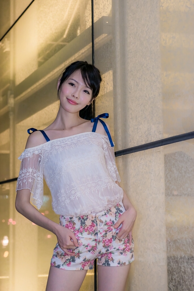 正妹台湾综艺节目助理主持人--蜜儿