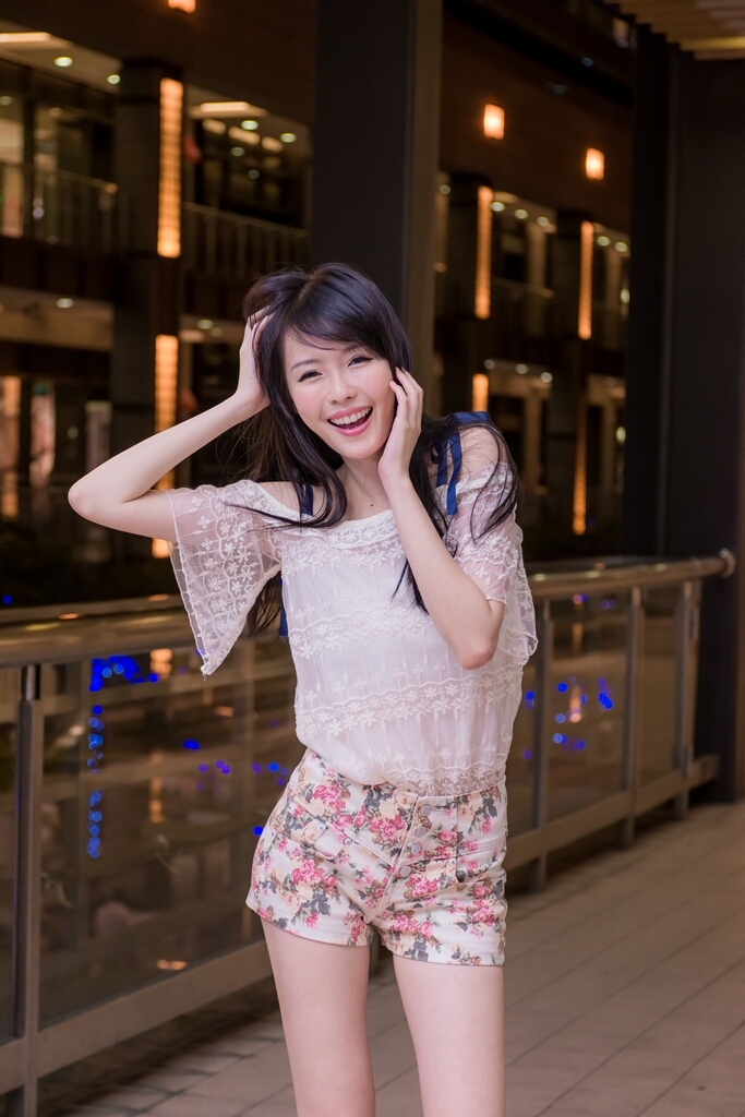 正妹台湾综艺节目助理主持人--蜜儿