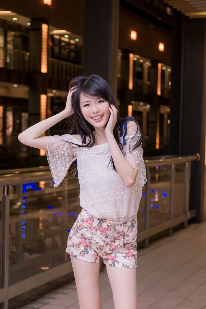 正妹台湾综艺节目助理主持人--蜜儿