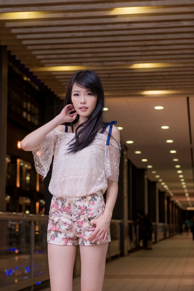 正妹台湾综艺节目助理主持人--蜜儿