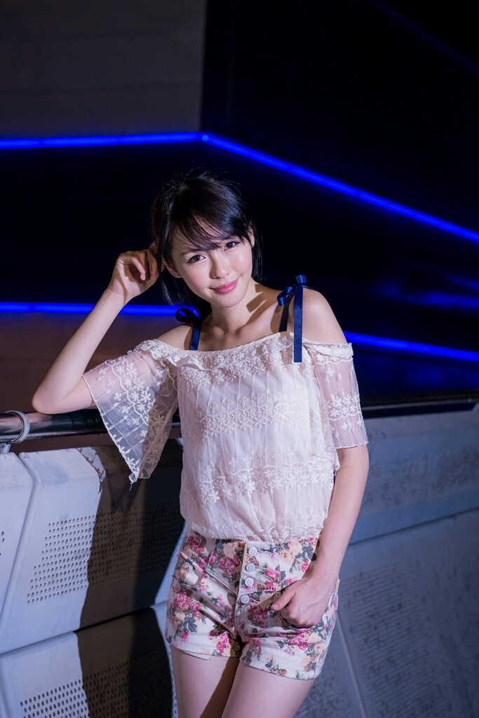 正妹台湾综艺节目助理主持人--蜜儿
