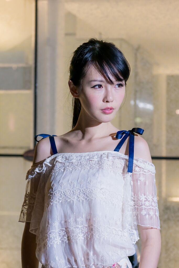 正妹台湾综艺节目助理主持人--蜜儿