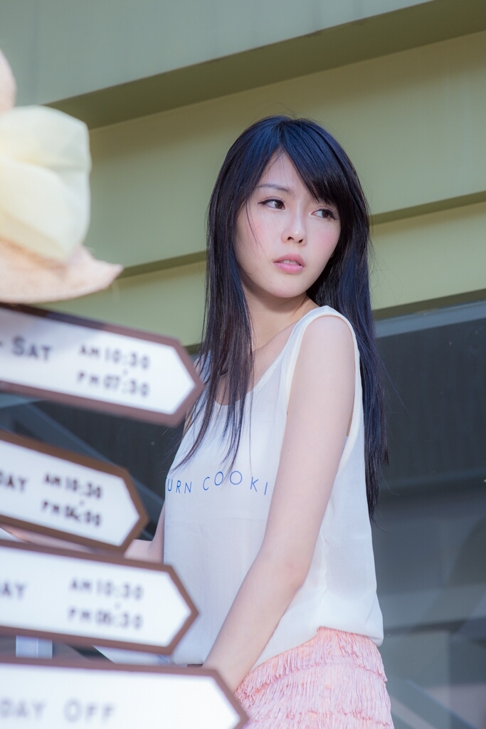 正妹台湾综艺节目助理主持人--蜜儿