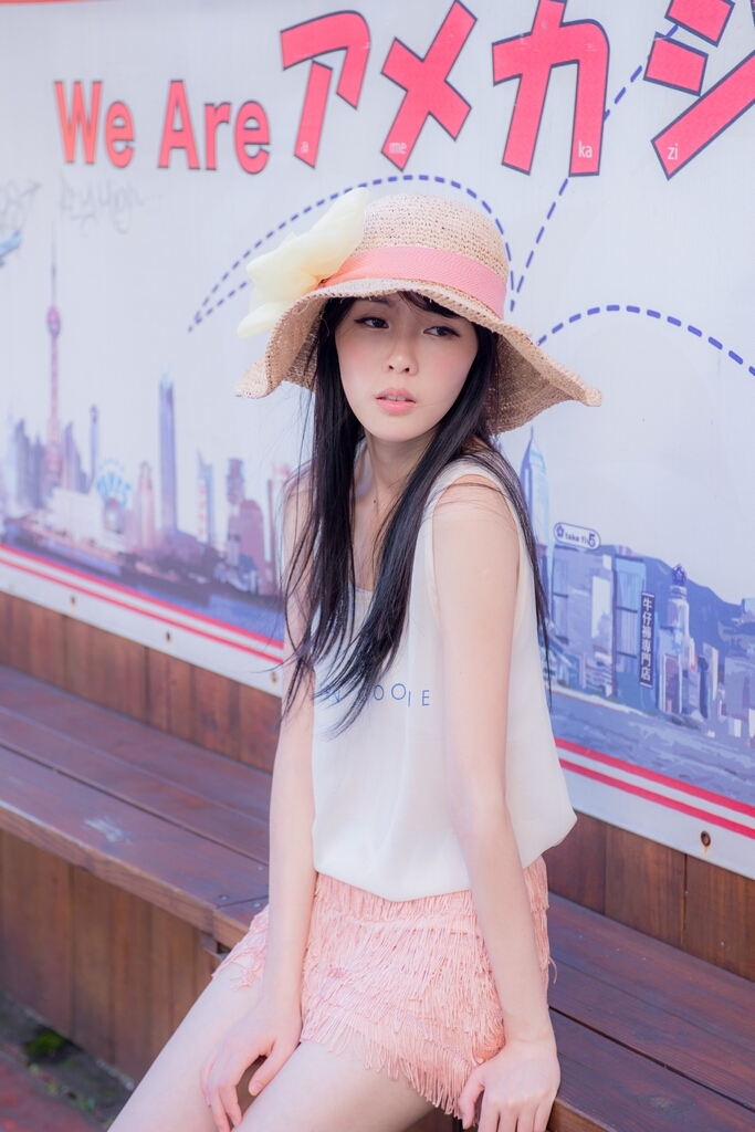 正妹台湾综艺节目助理主持人--蜜儿