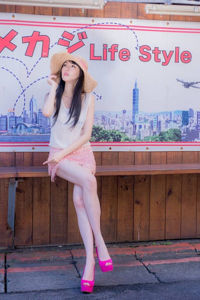 正妹台湾综艺节目助理主持人--蜜儿