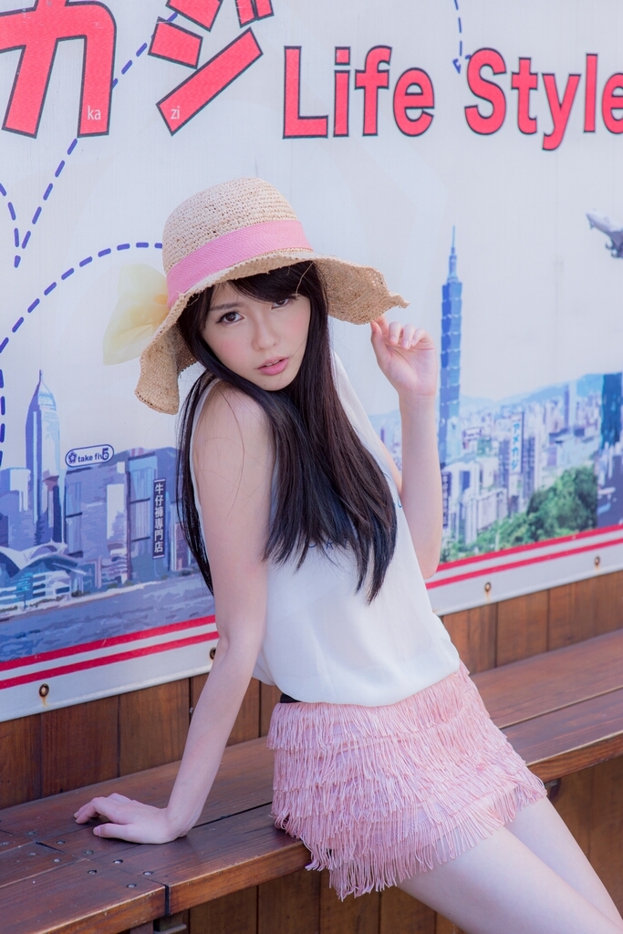 正妹台湾综艺节目助理主持人--蜜儿