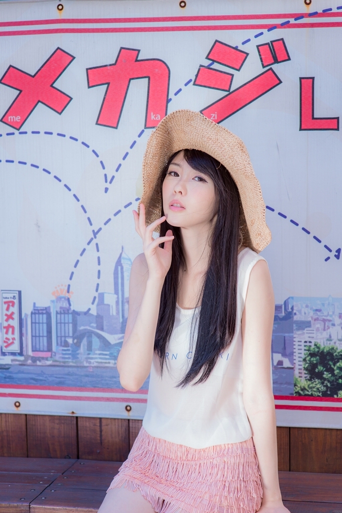 正妹台湾综艺节目助理主持人--蜜儿