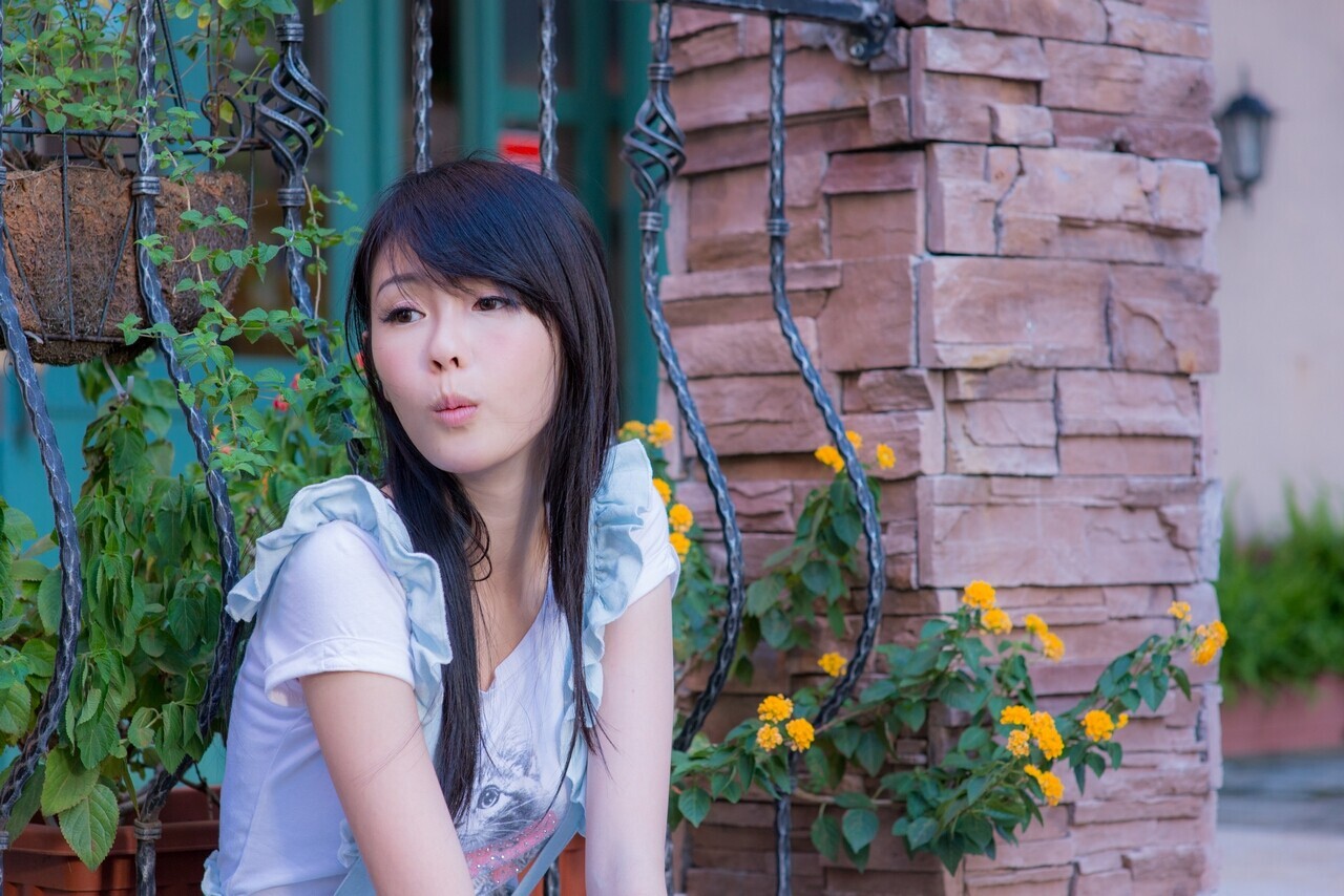 正妹台湾综艺节目助理主持人--蜜儿