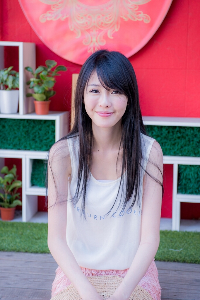 正妹台湾综艺节目助理主持人--蜜儿