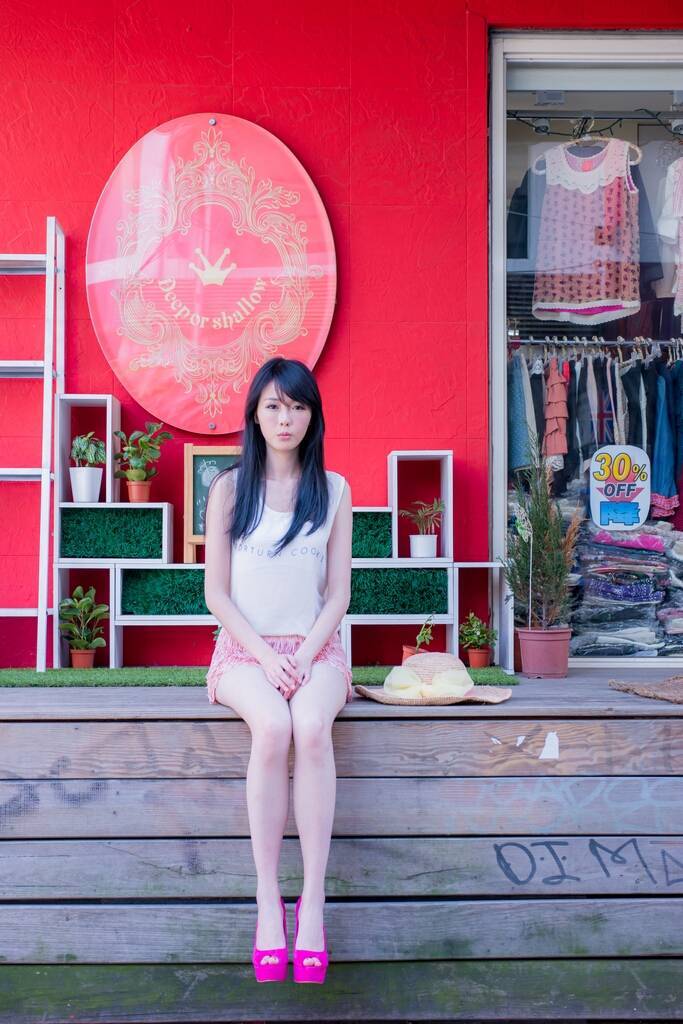 正妹台湾综艺节目助理主持人--蜜儿